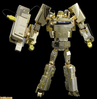 Illustration for article titled Golden Sega Genesis Transforms into Megatron